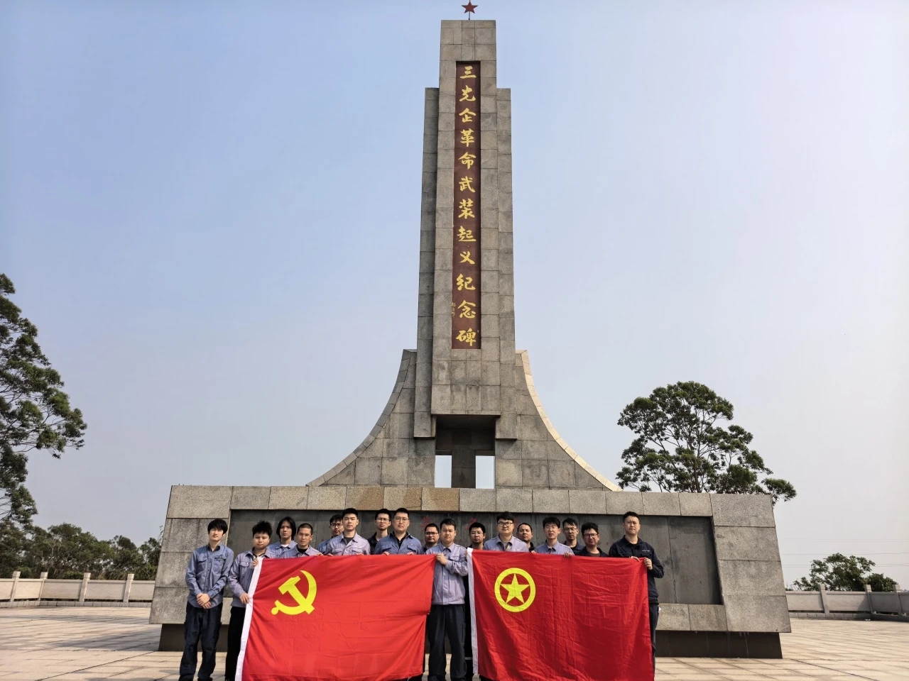 清明追思承古意，华龙护绿启新篇